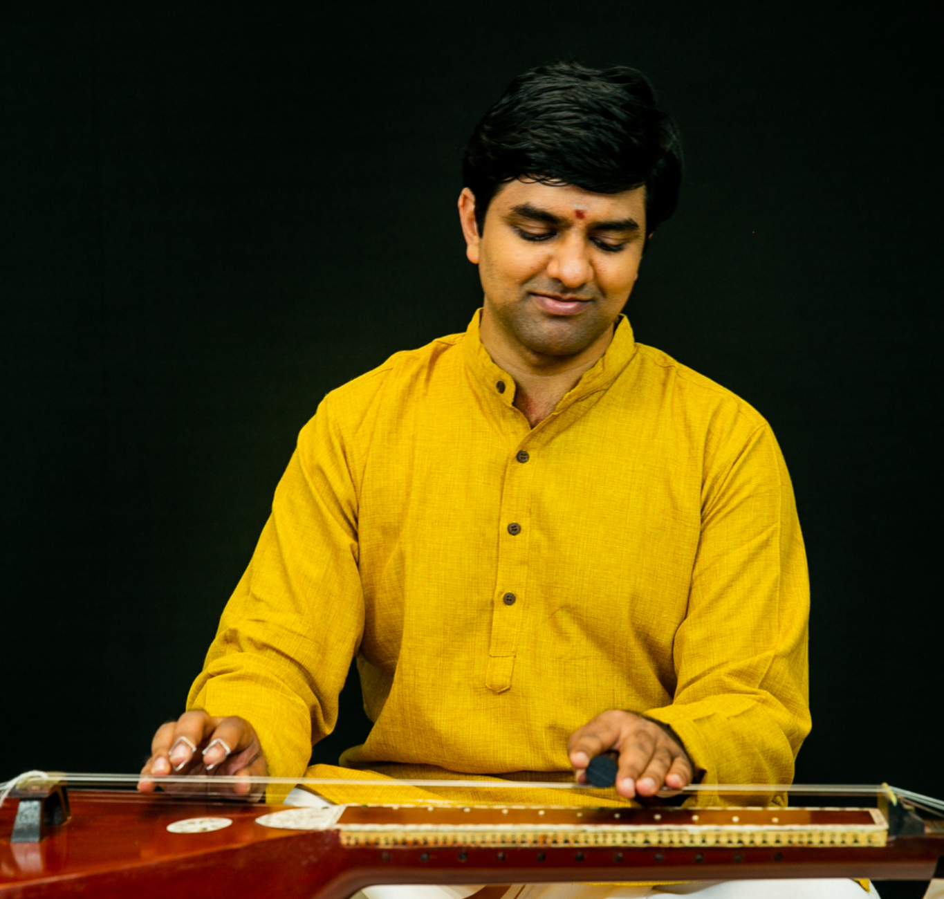 Vishaal Sapuram performing on the chitravina